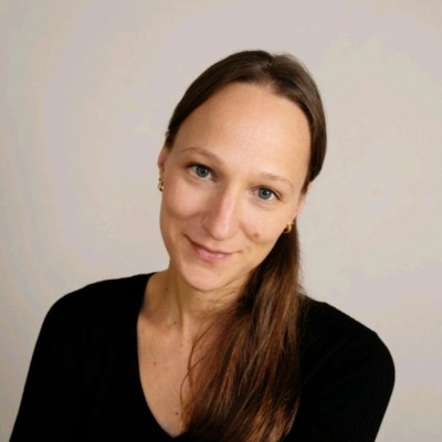 Dr. Alina Manthei