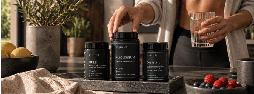 artgerecht Multi, Magnesium und Omega 3 auf einer Küchenzeile